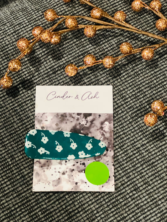 GREEN & WHITE FLORAL BARRETTE